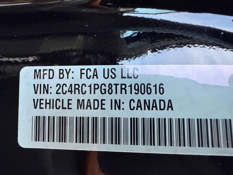 Chrysler Pacifica Vehicle Full-screen Gallery Image 33