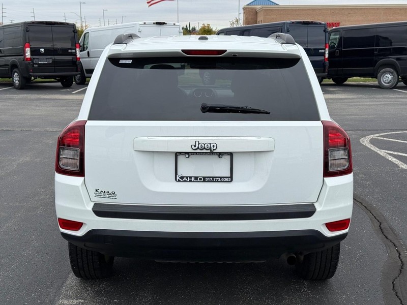Jeep Compass Vehicle Full-screen Gallery Image 4