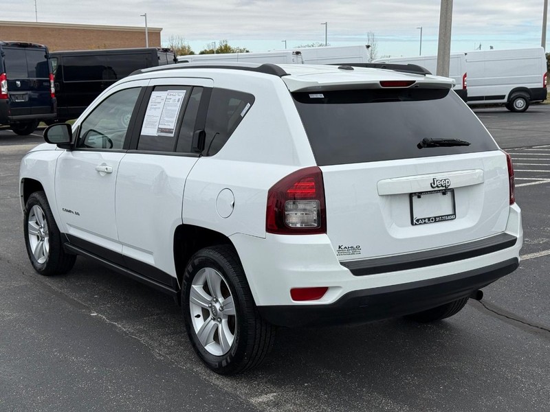 Jeep Compass Vehicle Full-screen Gallery Image 5