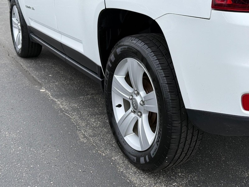 Jeep Compass Vehicle Full-screen Gallery Image 6