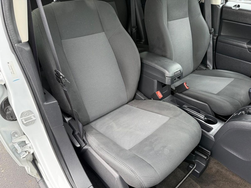 Jeep Compass Vehicle Full-screen Gallery Image 15