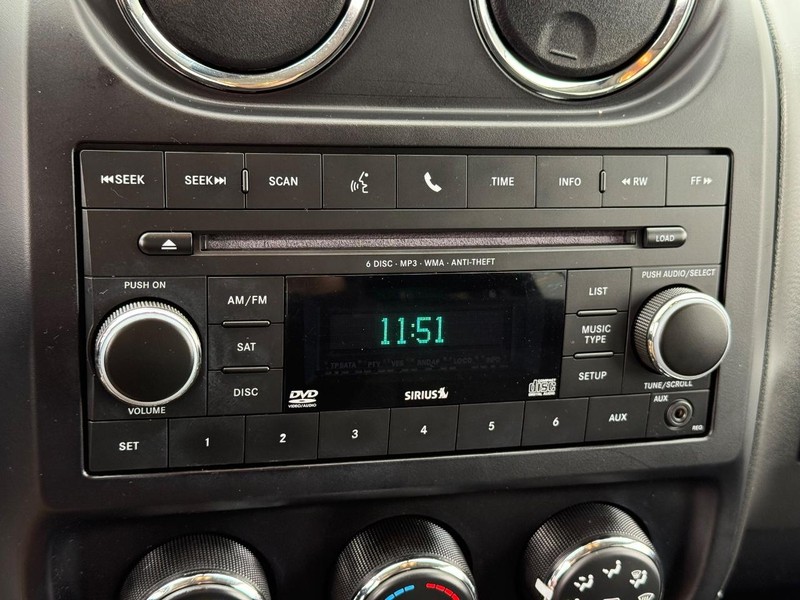 Jeep Compass Vehicle Full-screen Gallery Image 21