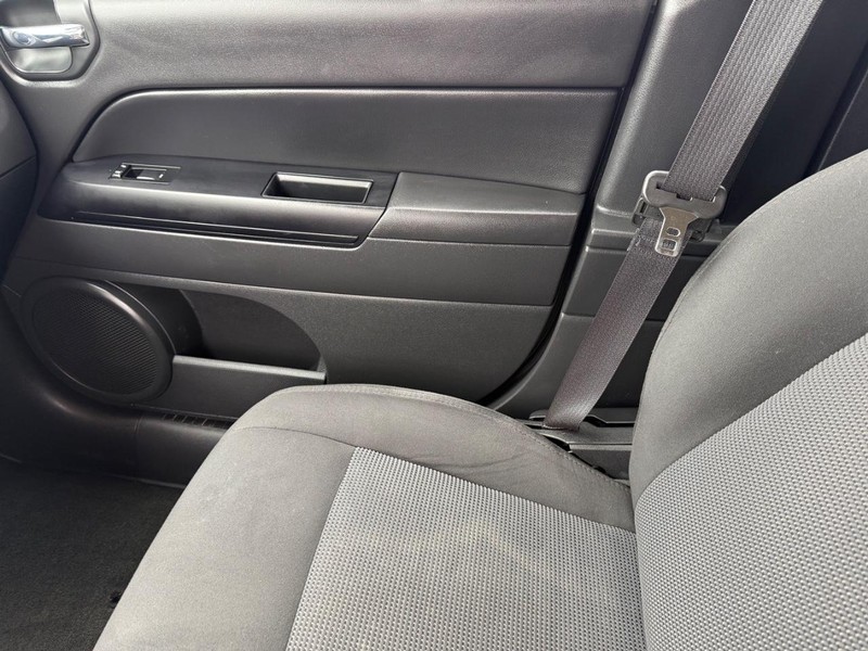 Jeep Compass Vehicle Full-screen Gallery Image 26