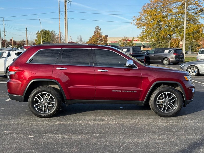 Jeep Grand Cherokee Vehicle Full-screen Gallery Image 2