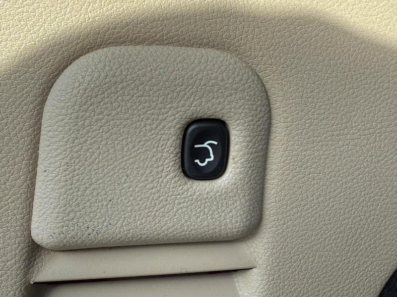 Jeep Grand Cherokee Vehicle Full-screen Gallery Image 8