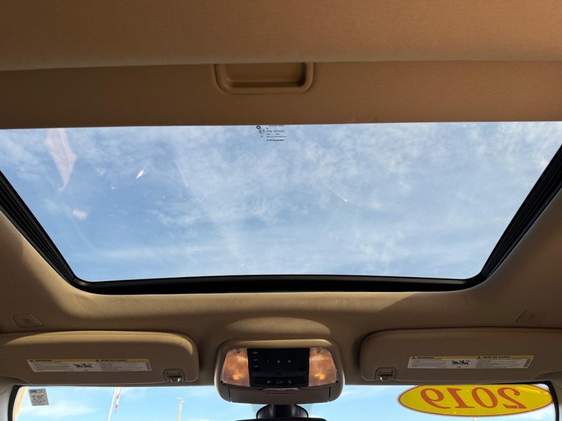 Jeep Grand Cherokee Vehicle Full-screen Gallery Image 13