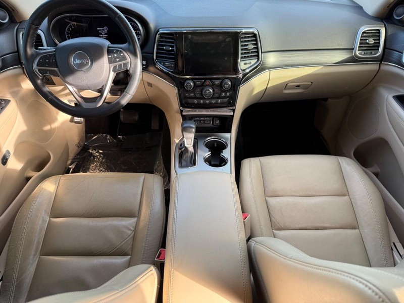 Jeep Grand Cherokee Vehicle Full-screen Gallery Image 14