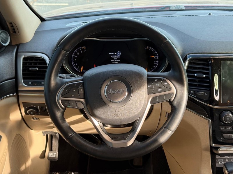 Jeep Grand Cherokee Vehicle Full-screen Gallery Image 15