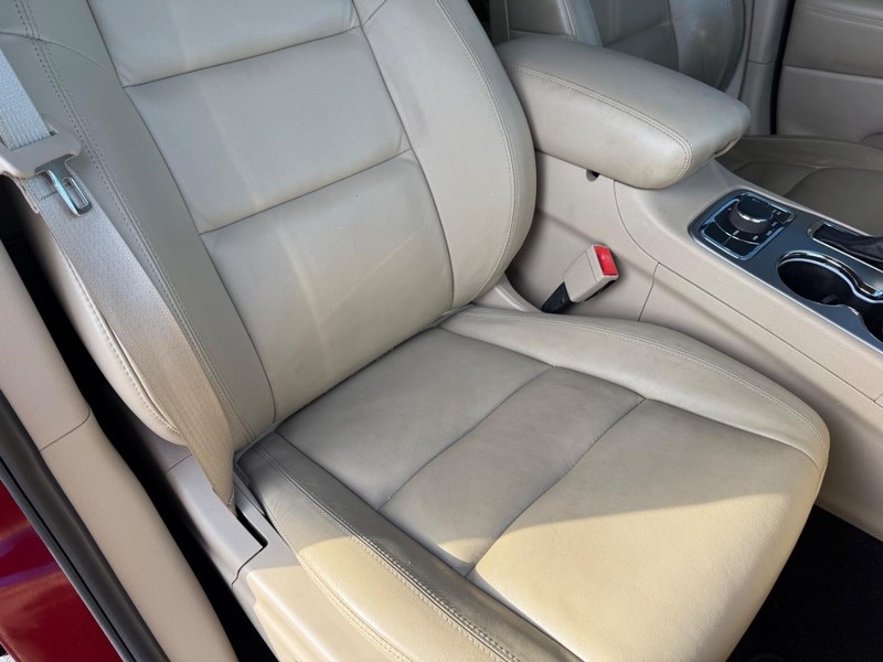 Jeep Grand Cherokee Vehicle Full-screen Gallery Image 17