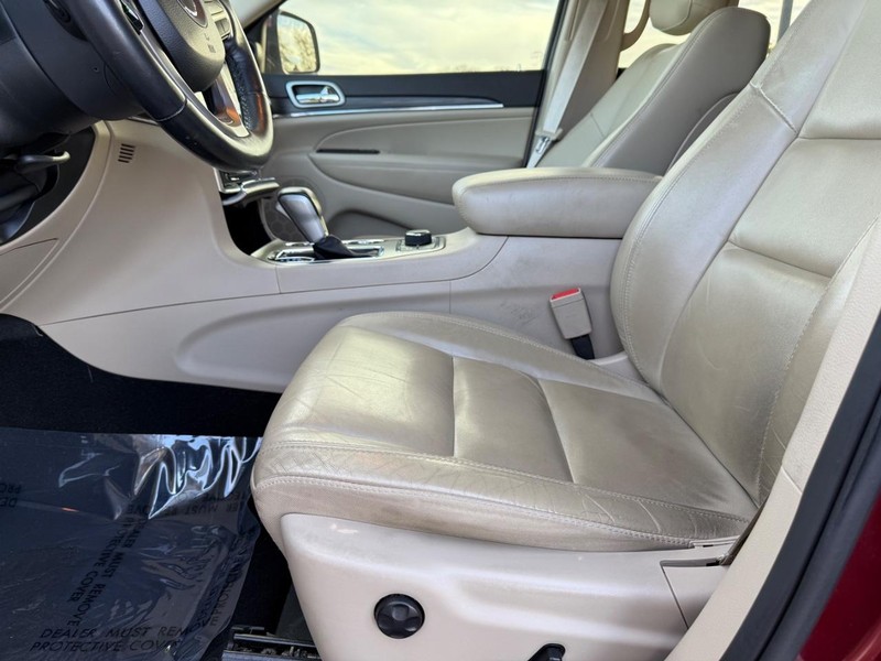 Jeep Grand Cherokee Vehicle Full-screen Gallery Image 19