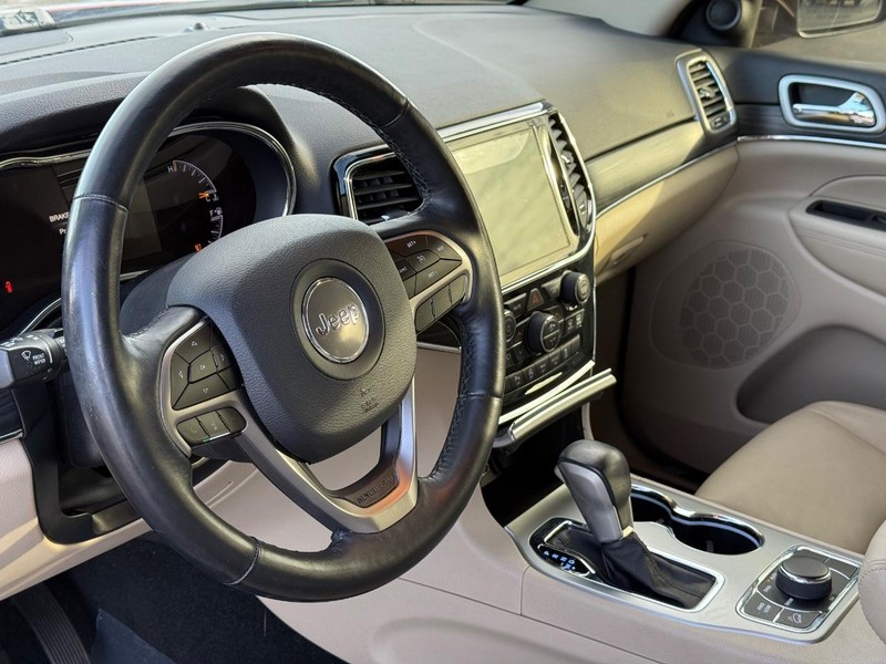 Jeep Grand Cherokee Vehicle Full-screen Gallery Image 20