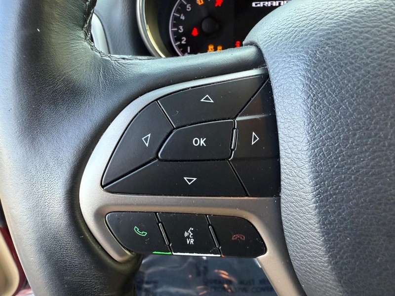 Jeep Grand Cherokee Vehicle Full-screen Gallery Image 21