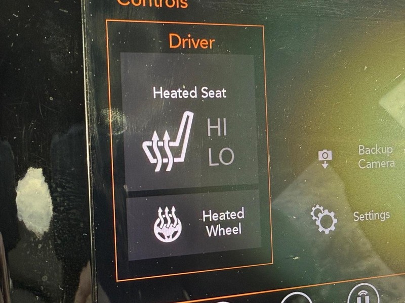 Jeep Grand Cherokee Vehicle Full-screen Gallery Image 25