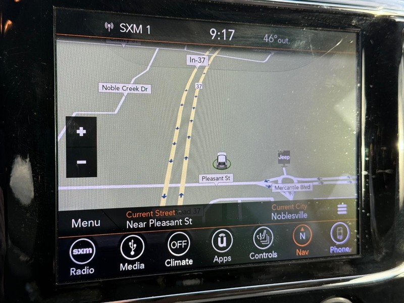 Jeep Grand Cherokee Vehicle Full-screen Gallery Image 26