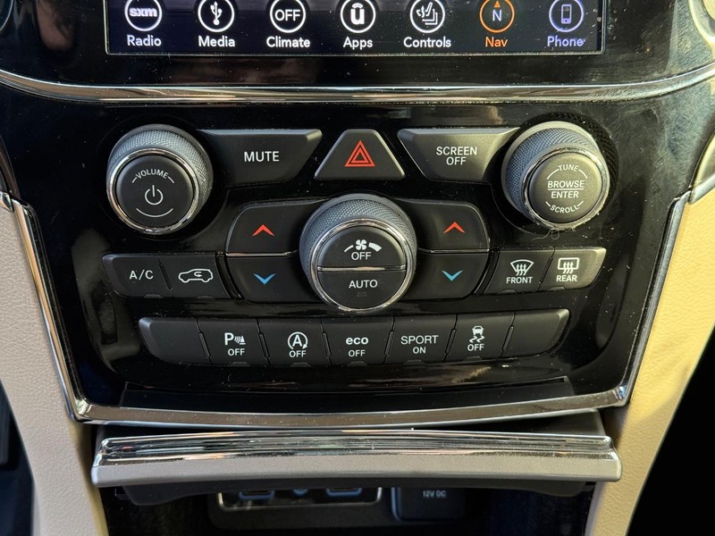 Jeep Grand Cherokee Vehicle Full-screen Gallery Image 27