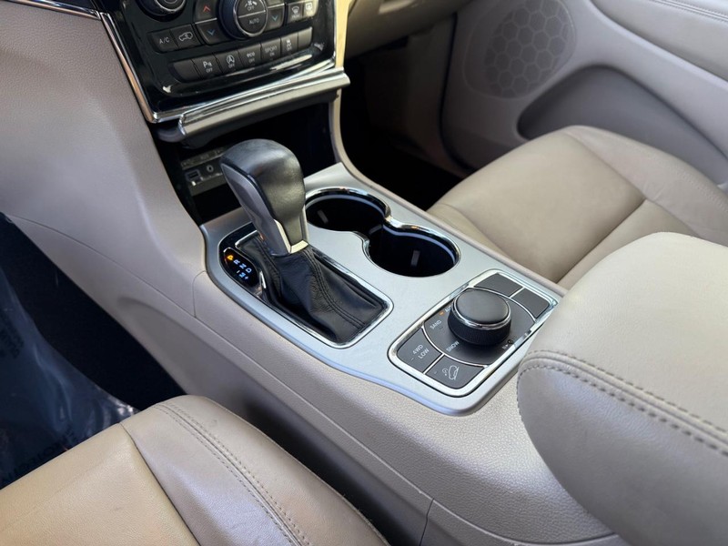 Jeep Grand Cherokee Vehicle Full-screen Gallery Image 28