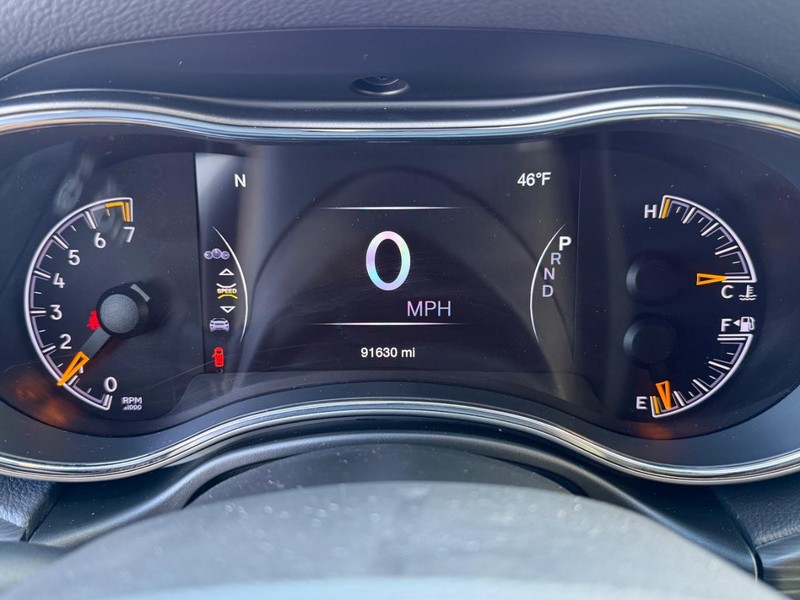 Jeep Grand Cherokee Vehicle Full-screen Gallery Image 31