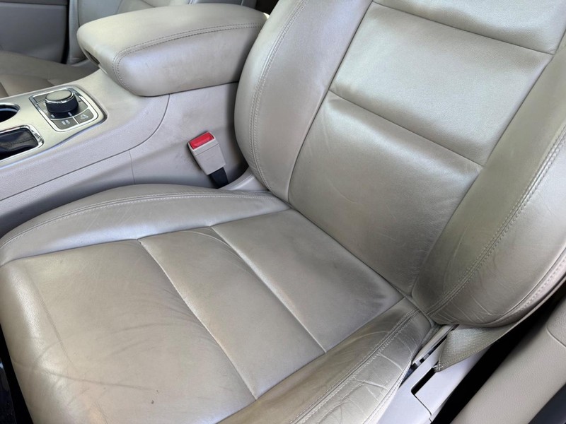 Jeep Grand Cherokee Vehicle Full-screen Gallery Image 33