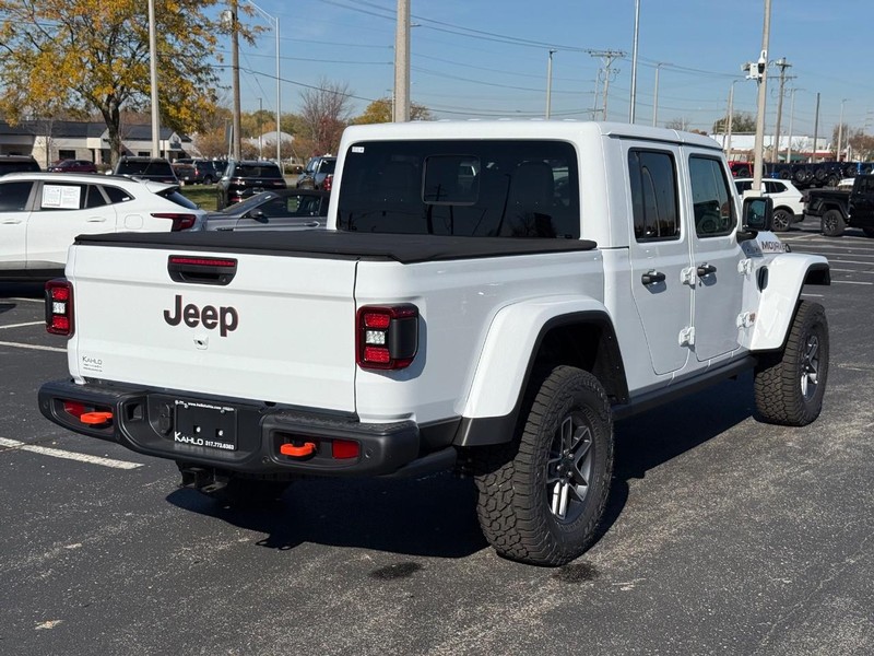 Jeep Gladiator Vehicle Full-screen Gallery Image 3
