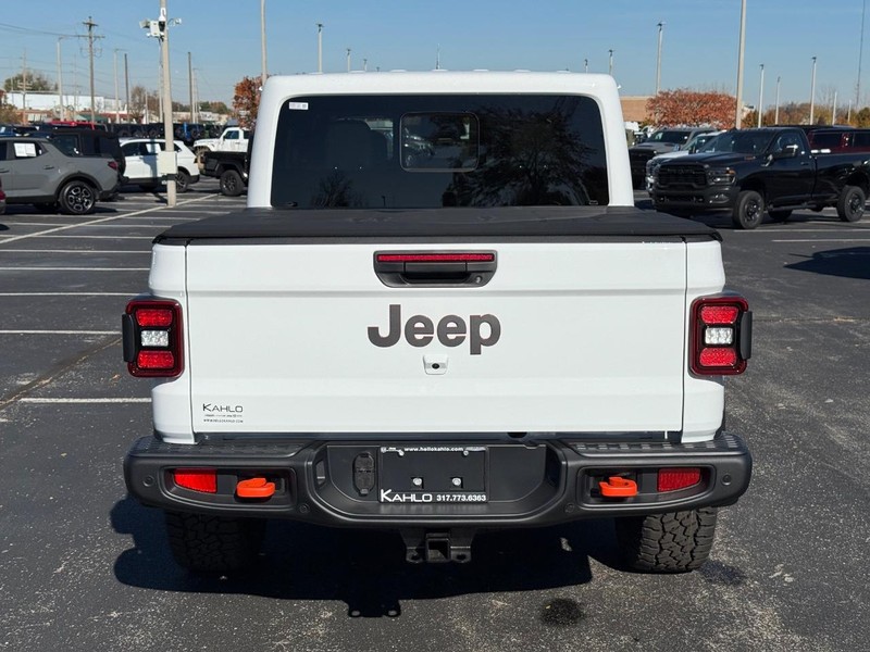 Jeep Gladiator Vehicle Full-screen Gallery Image 4