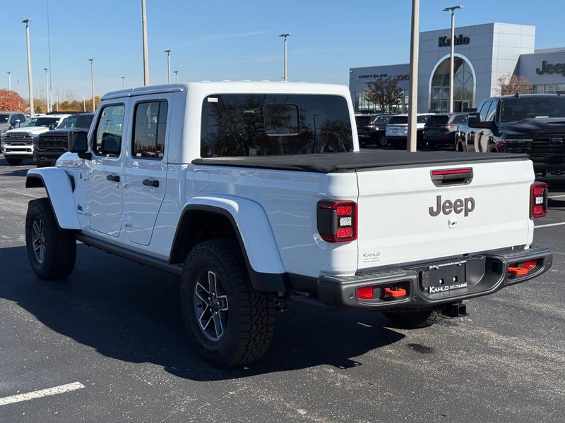 Jeep Gladiator Vehicle Full-screen Gallery Image 5
