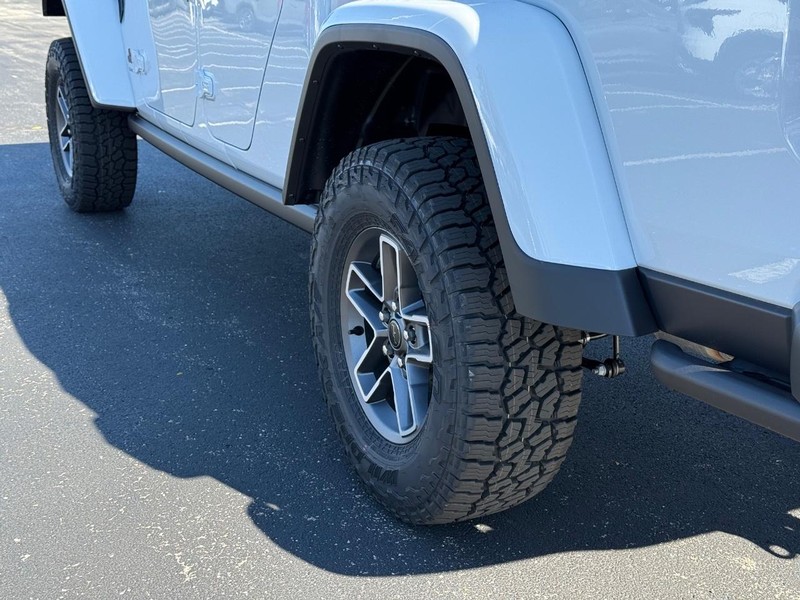 Jeep Gladiator Vehicle Full-screen Gallery Image 6