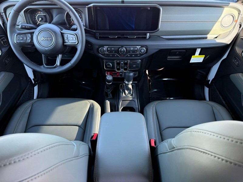 Jeep Gladiator Vehicle Full-screen Gallery Image 12