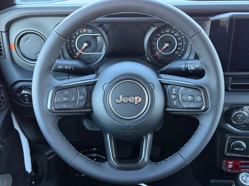 Jeep Gladiator Vehicle Full-screen Gallery Image 13