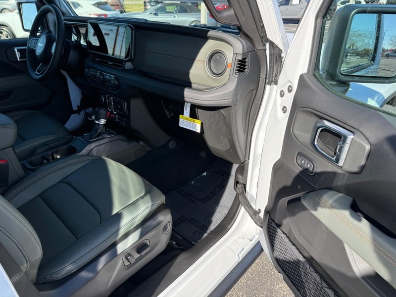 Jeep Gladiator Vehicle Full-screen Gallery Image 14