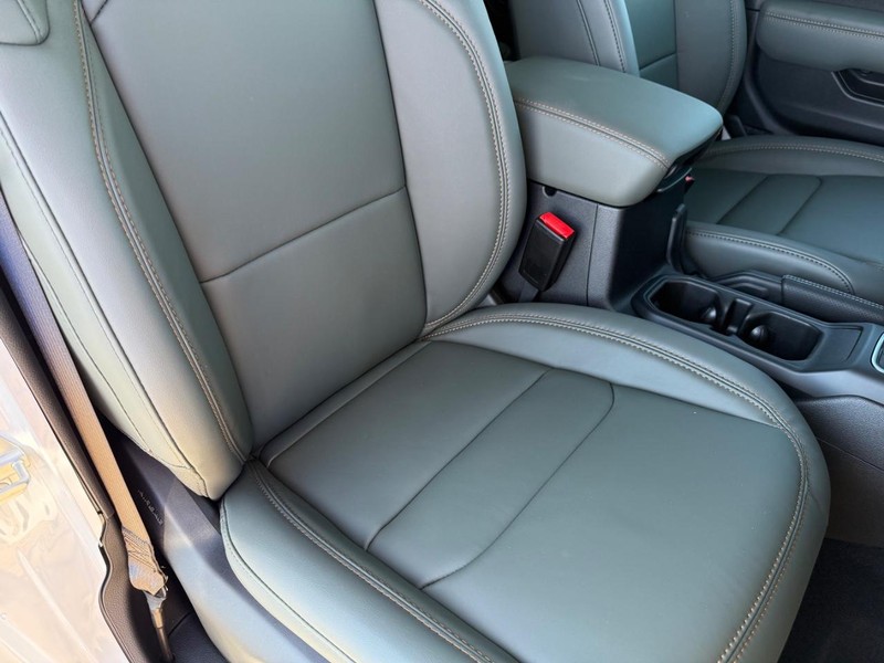 Jeep Gladiator Vehicle Full-screen Gallery Image 15