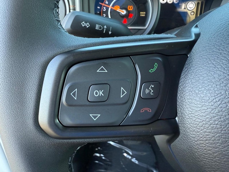 Jeep Gladiator Vehicle Full-screen Gallery Image 19