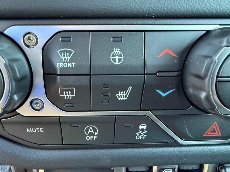 Jeep Gladiator Vehicle Full-screen Gallery Image 22