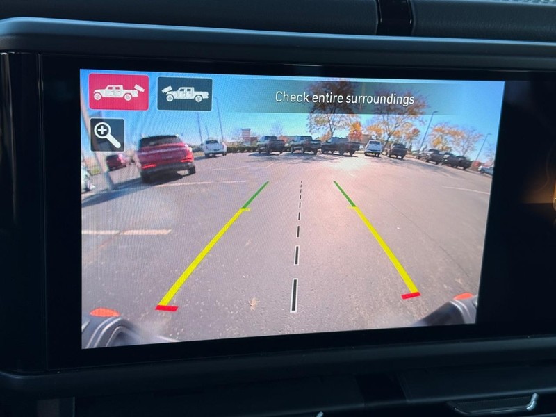 Jeep Gladiator Vehicle Full-screen Gallery Image 24