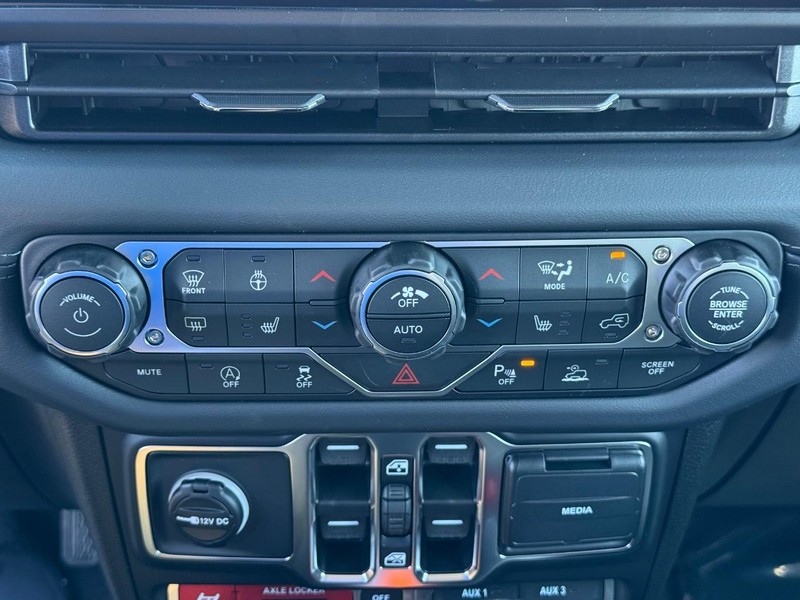 Jeep Gladiator Vehicle Full-screen Gallery Image 25