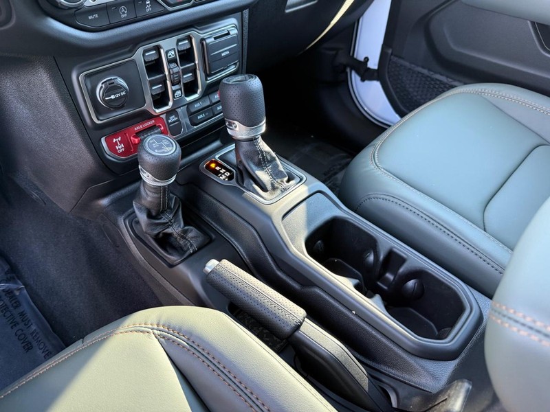 Jeep Gladiator Vehicle Full-screen Gallery Image 26