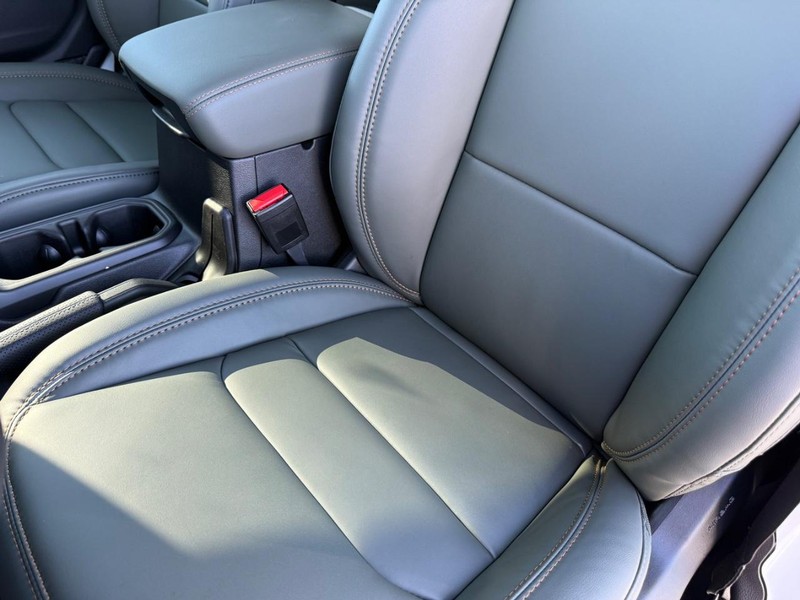 Jeep Gladiator Vehicle Full-screen Gallery Image 30