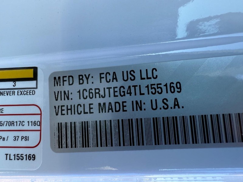 Jeep Gladiator Vehicle Full-screen Gallery Image 31