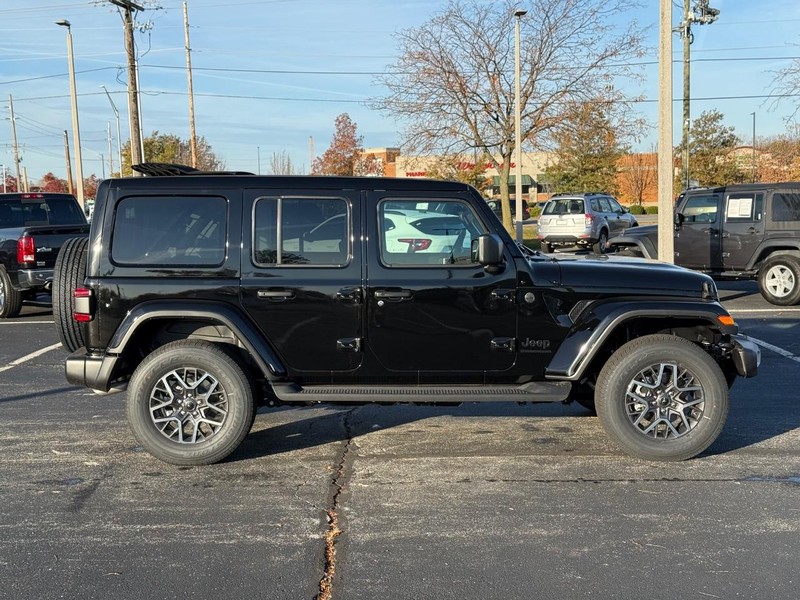 Jeep Wrangler Vehicle Full-screen Gallery Image 2