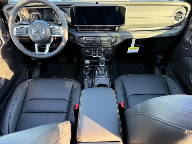 Jeep Wrangler Vehicle Full-screen Gallery Image 13