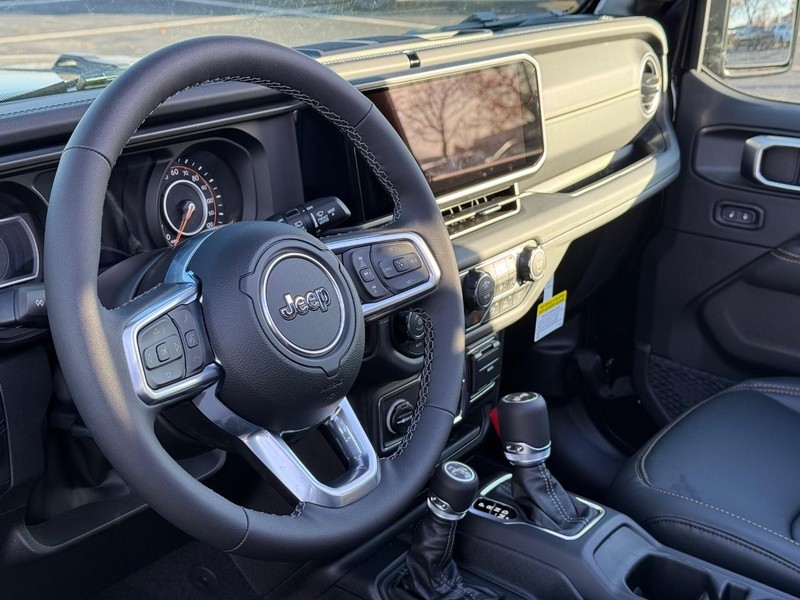 Jeep Wrangler Vehicle Full-screen Gallery Image 19