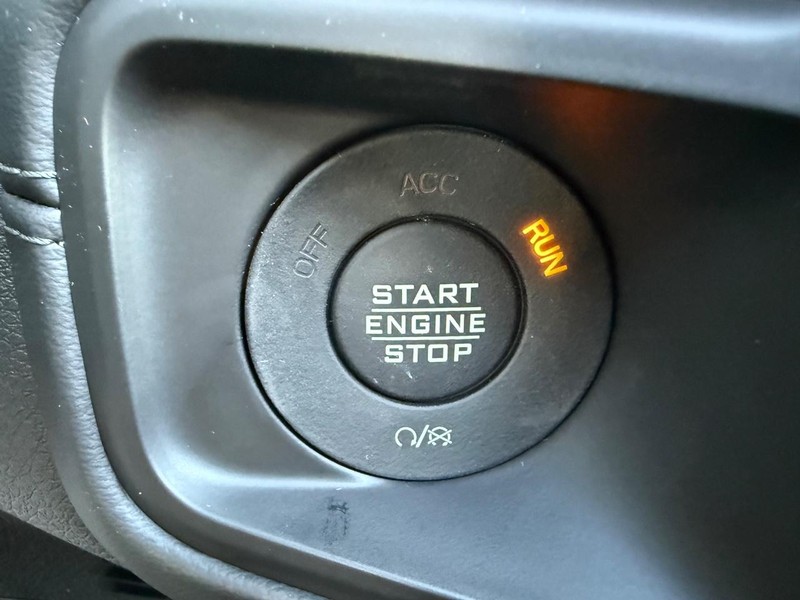 Jeep Wrangler Vehicle Full-screen Gallery Image 22