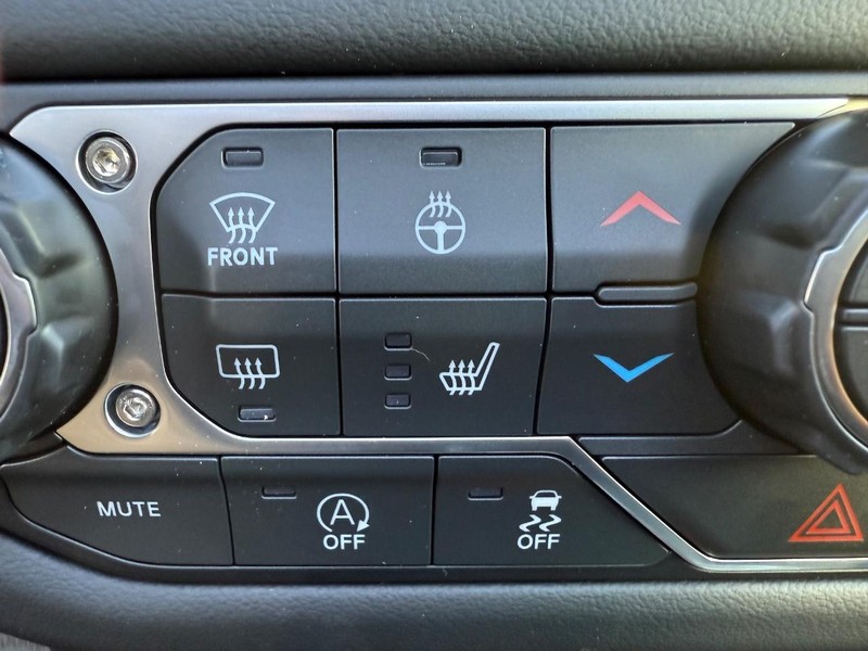 Jeep Wrangler Vehicle Full-screen Gallery Image 23