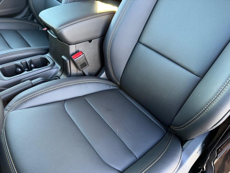 Jeep Wrangler Vehicle Full-screen Gallery Image 32