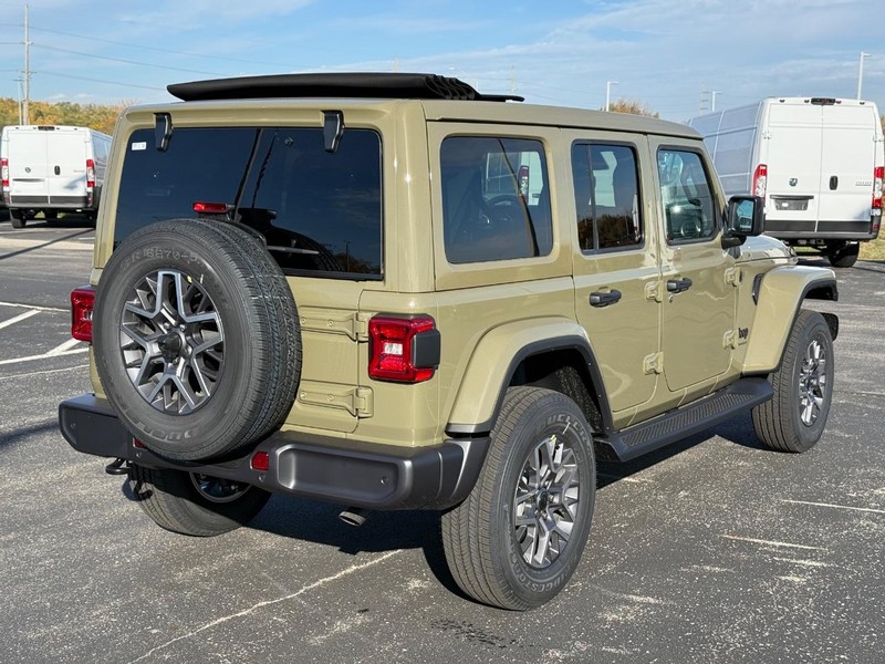 Jeep Wrangler Vehicle Full-screen Gallery Image 3