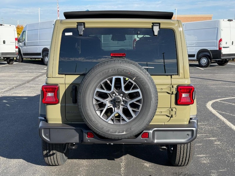 Jeep Wrangler Vehicle Full-screen Gallery Image 4