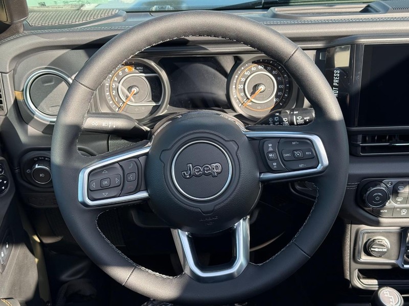 Jeep Wrangler Vehicle Full-screen Gallery Image 14