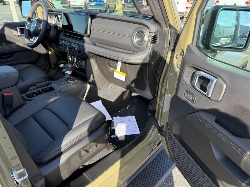 Jeep Wrangler Vehicle Full-screen Gallery Image 15