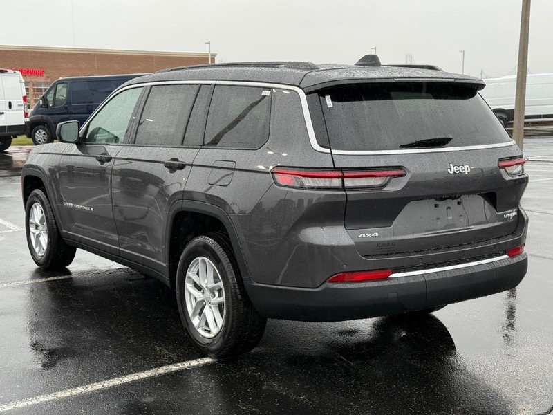 Jeep Grand Cherokee L Vehicle Full-screen Gallery Image 5