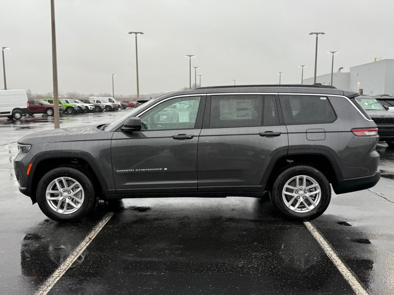 Jeep Grand Cherokee L Vehicle Full-screen Gallery Image 9