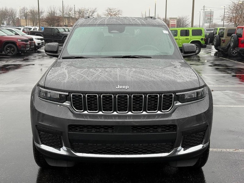 Jeep Grand Cherokee L Vehicle Full-screen Gallery Image 11